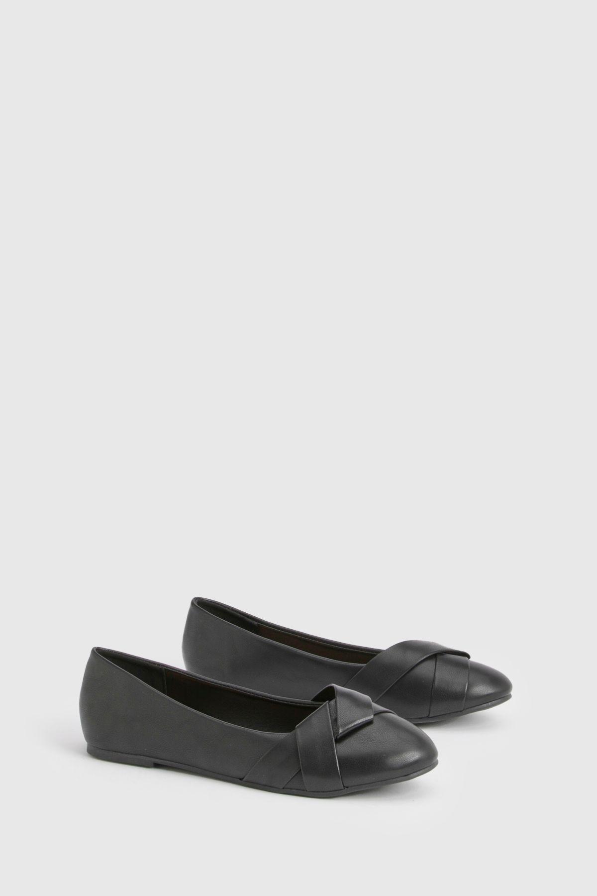 Twist Detail Ballet Flats by BOOHOO