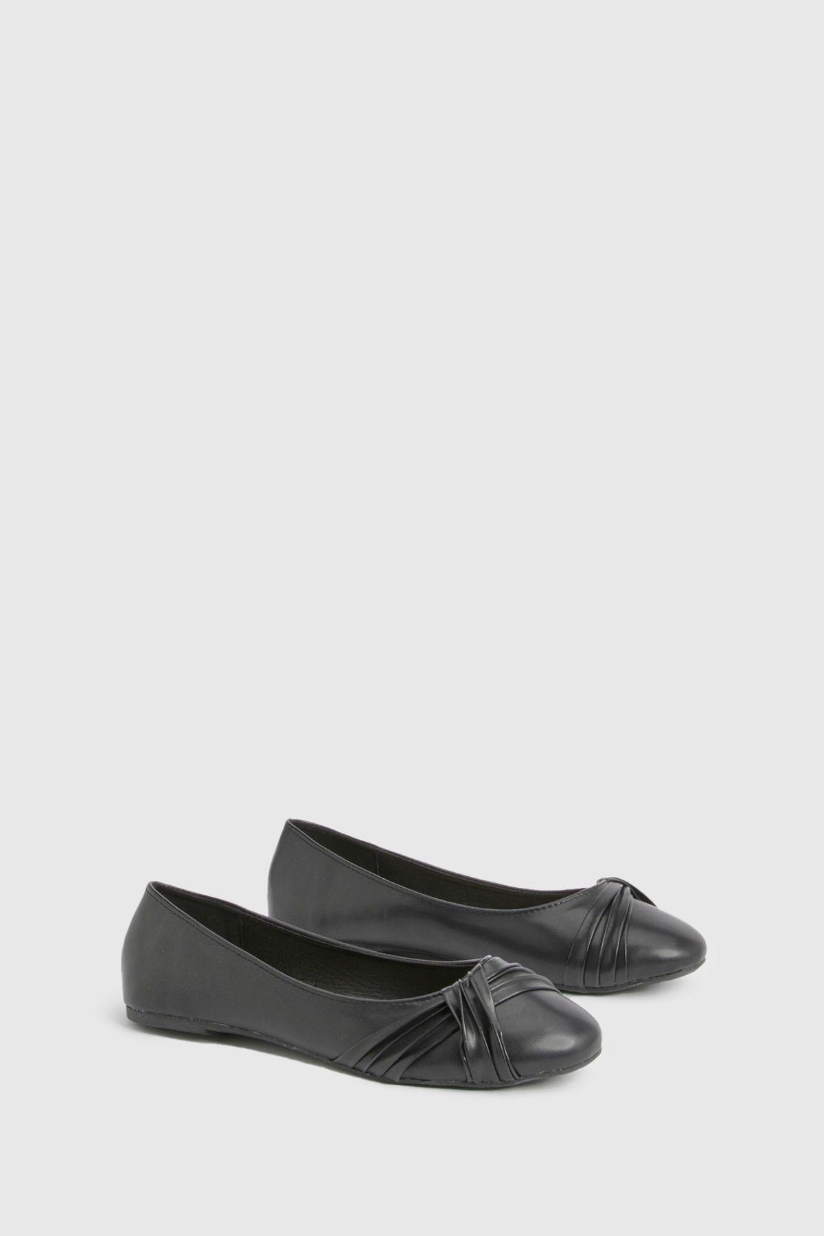 Twist Detail Ballet Flats by BOOHOO