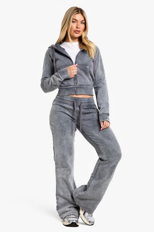 WASHED LOW RISE FITTED FLARED JOGGER by BOOHOO