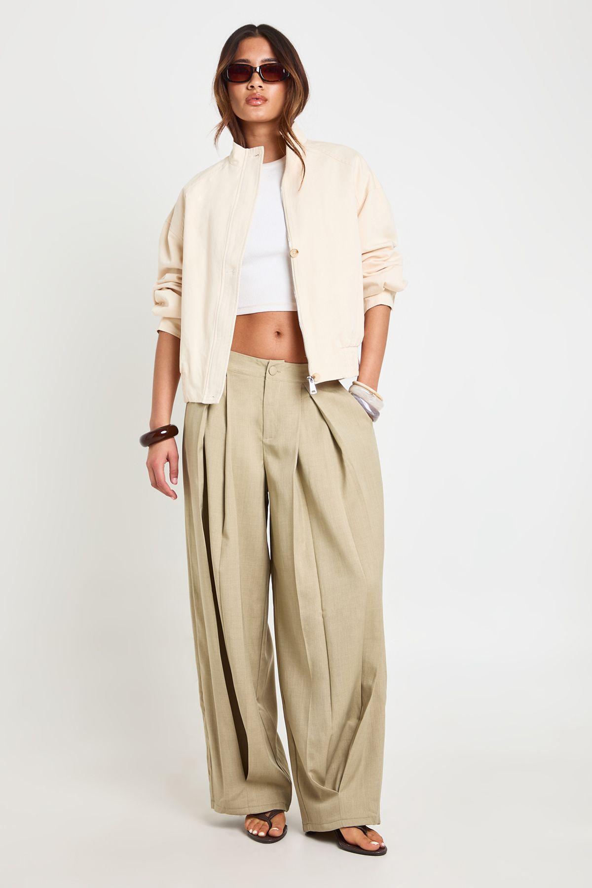 Woven Crepe Pleated Barrel Leg Trouser by BOOHOO