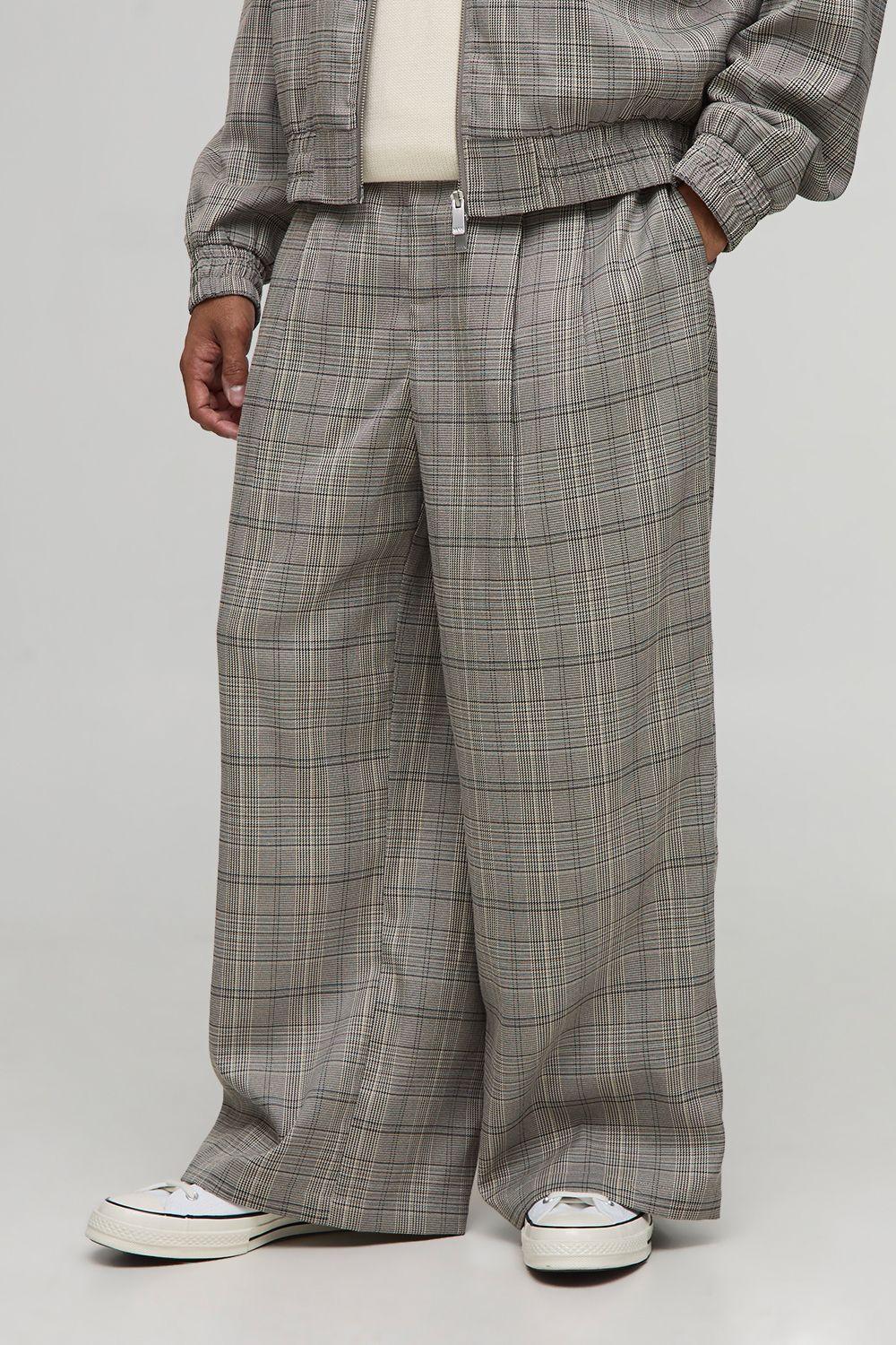 Checked Pleated Front Wide Leg Trousers by BOOHOOMAN