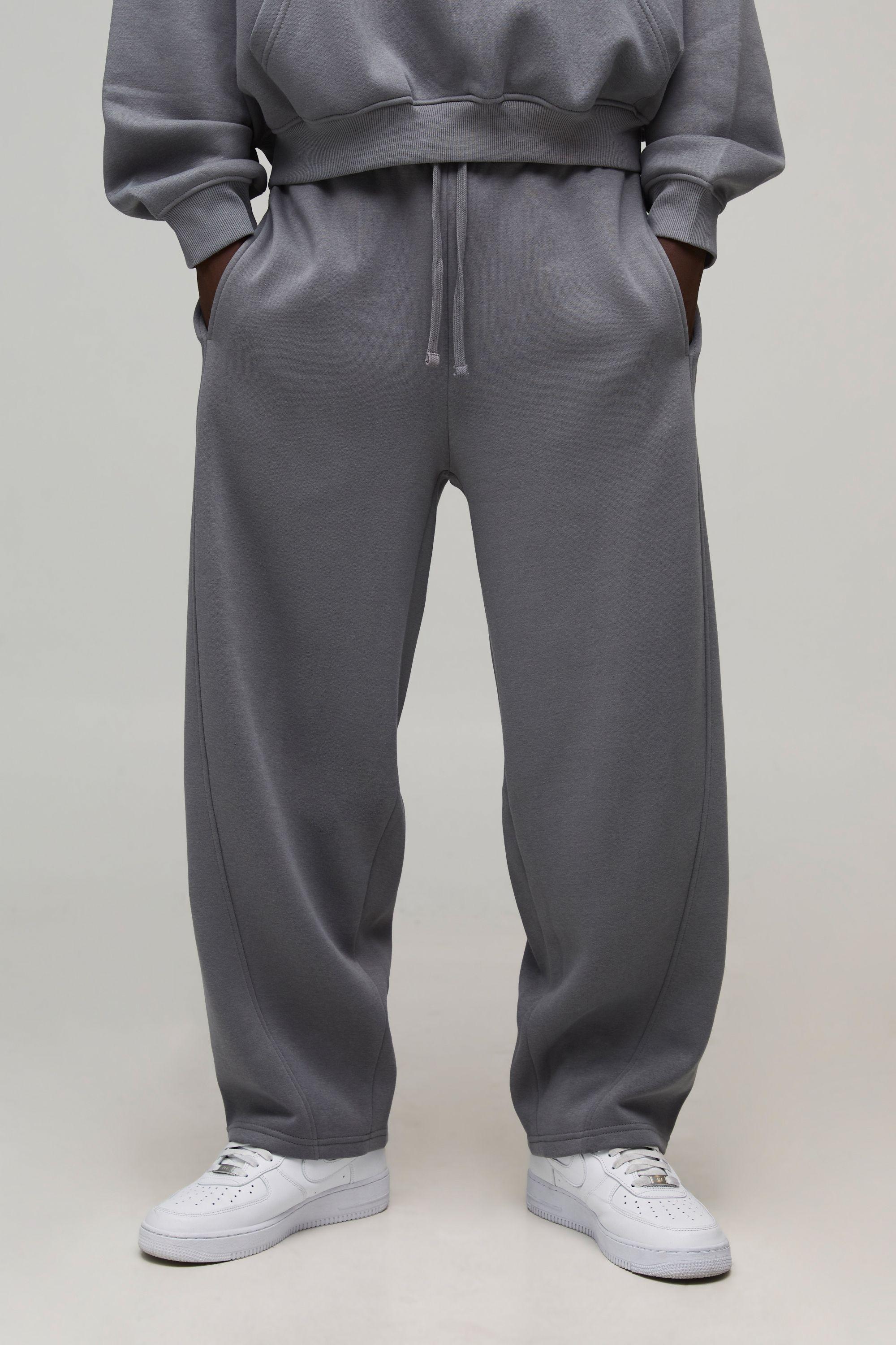 Essential Barrel Fit Jogger by BOOHOOMAN