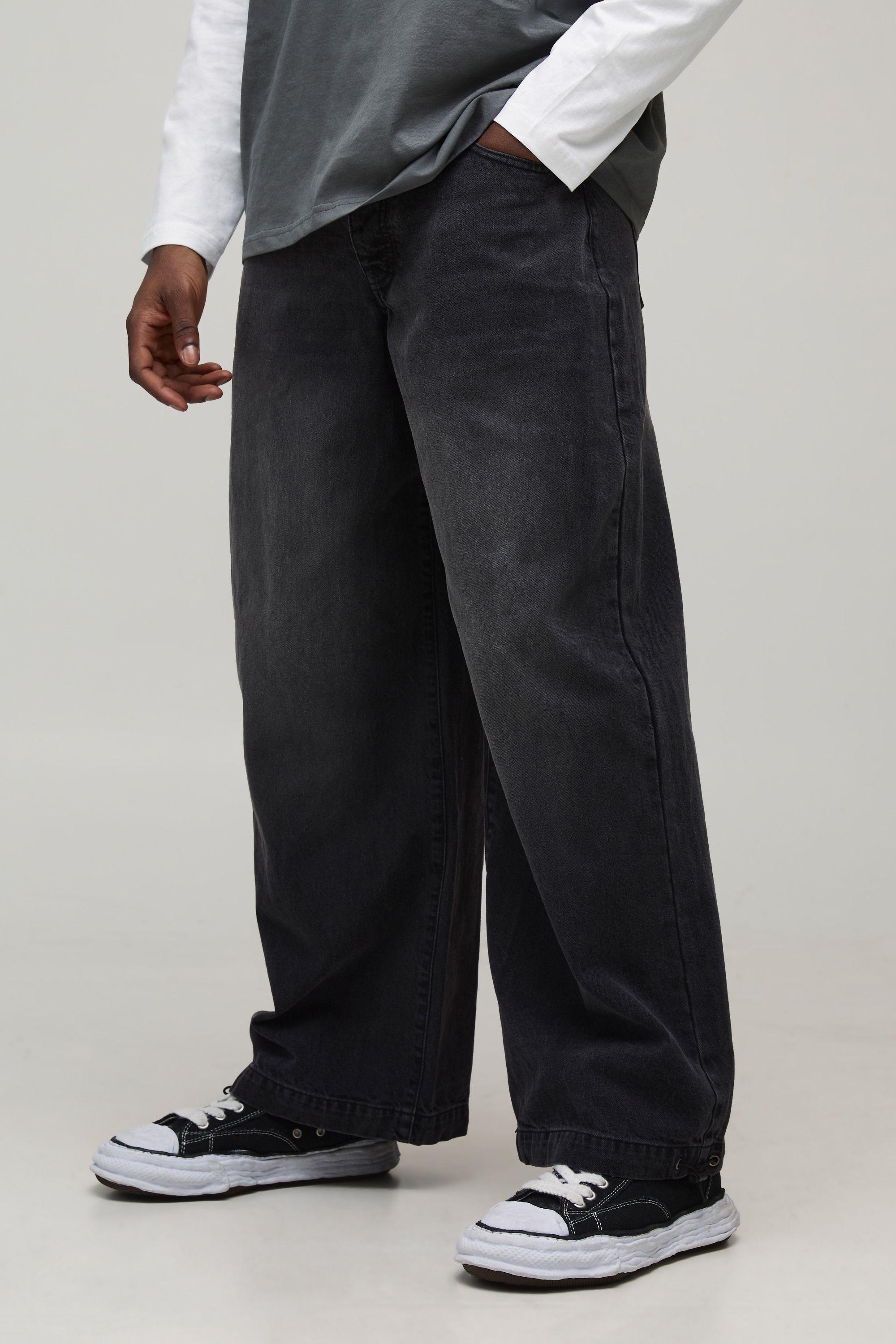 Essential Parachute Fit Jeans by BOOHOOMAN