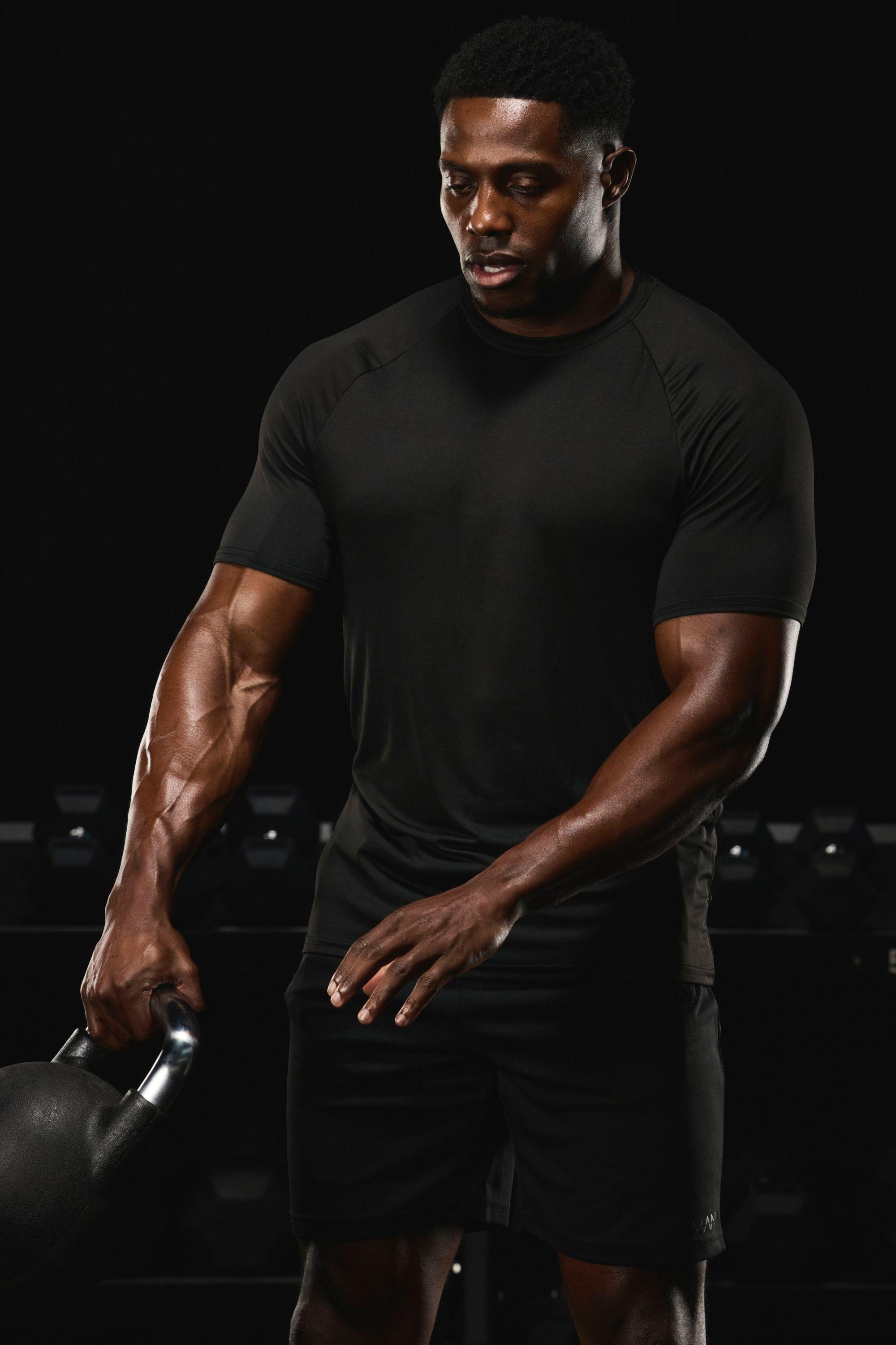 Man Active Gym Raglan Muscle fit T-shirt by BOOHOOMAN