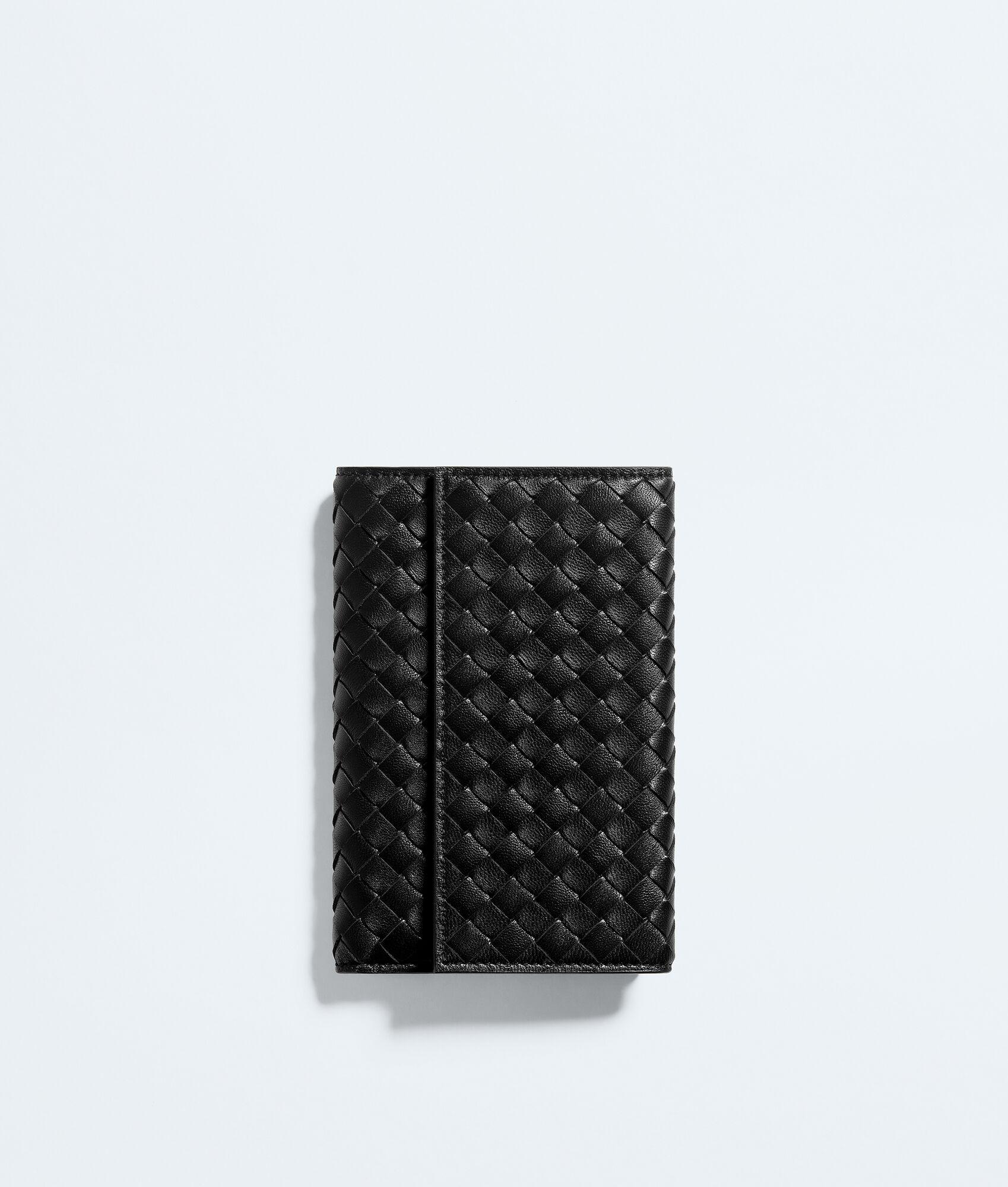 intrecciato piccolo medium bi-fold zipped with flap
                            
                            
                                intrecciato piccolo medium bi-fold zipped with flap by BOTTEGA VENETA