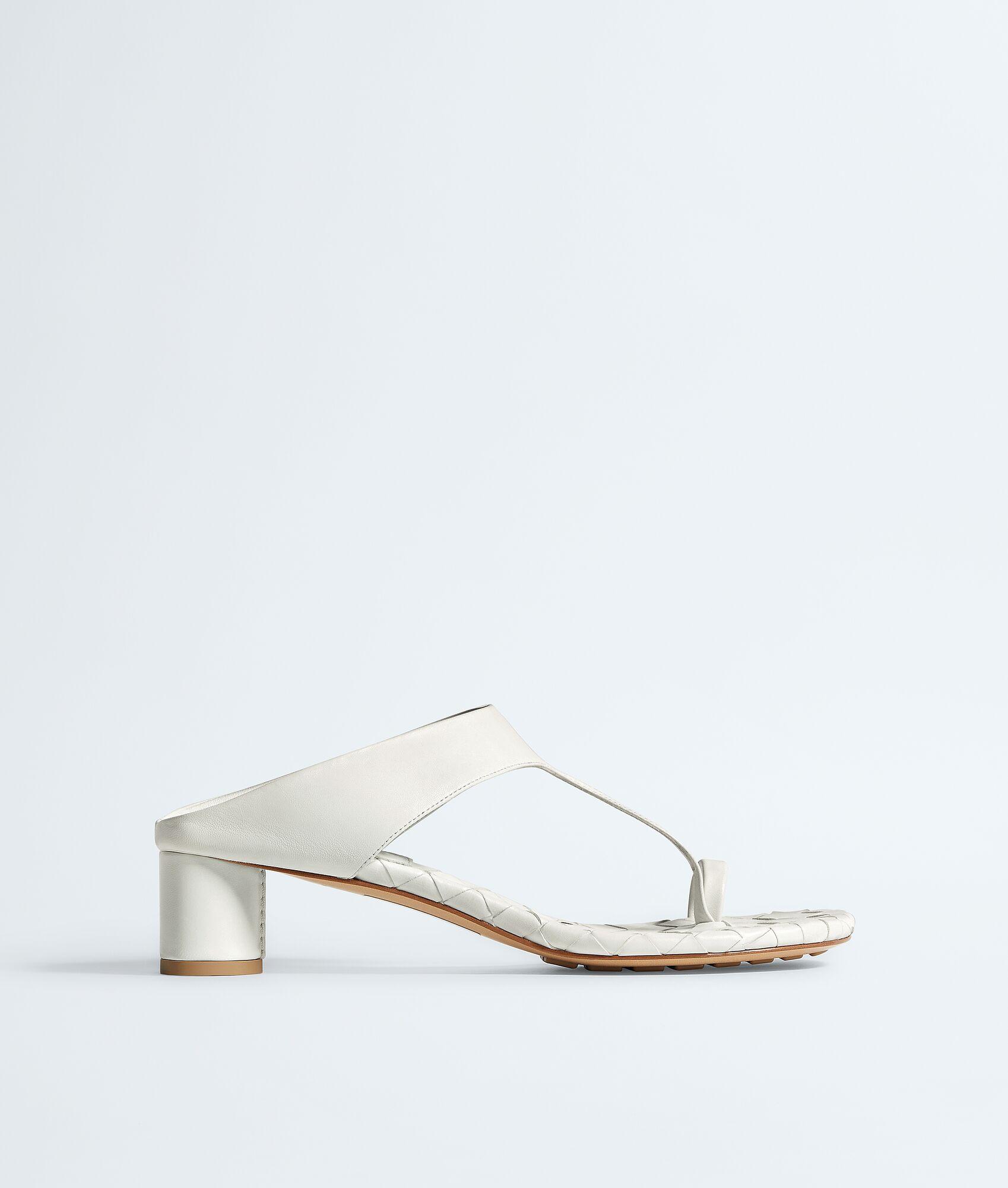 livia thong
                            
                            
                                livia thong by BOTTEGA VENETA