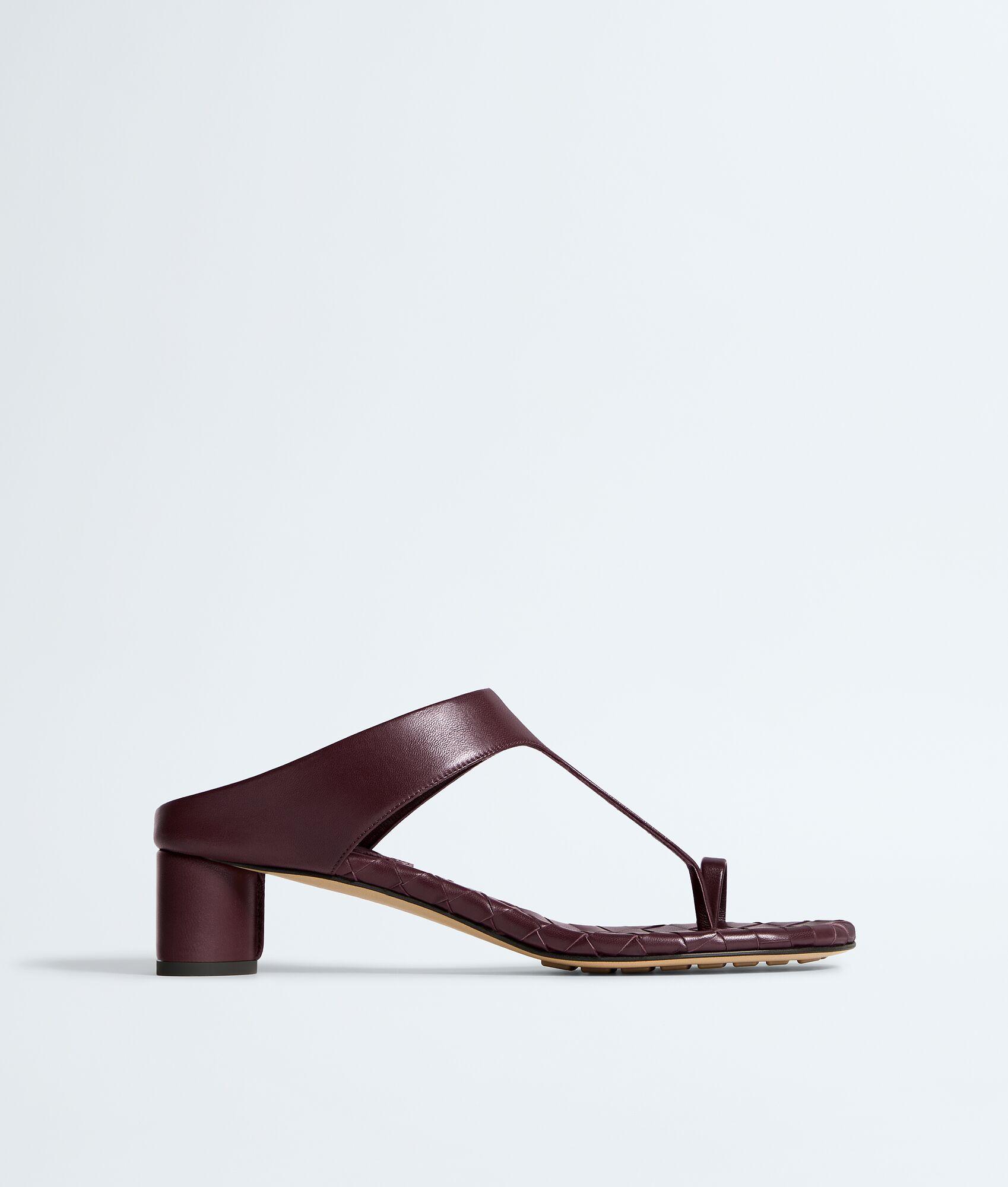 livia thong
                            
                            
                                livia thong by BOTTEGA VENETA