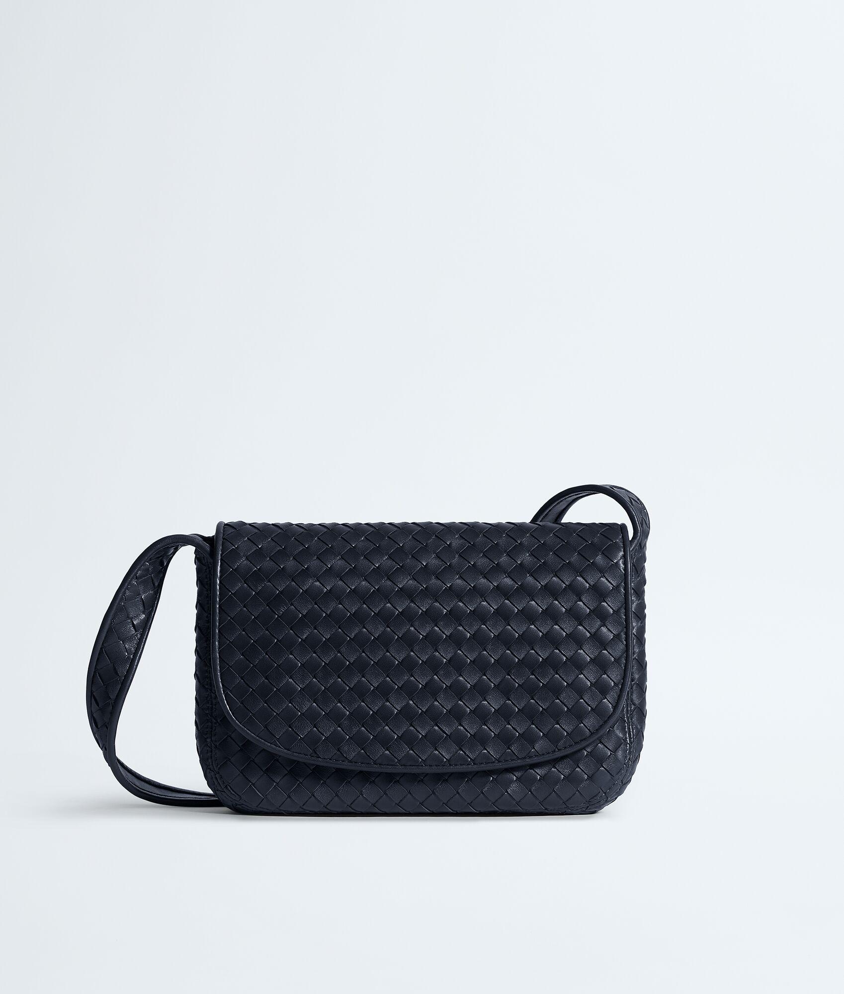 veneto messenger
                            
                            
                                veneto messenger by BOTTEGA VENETA