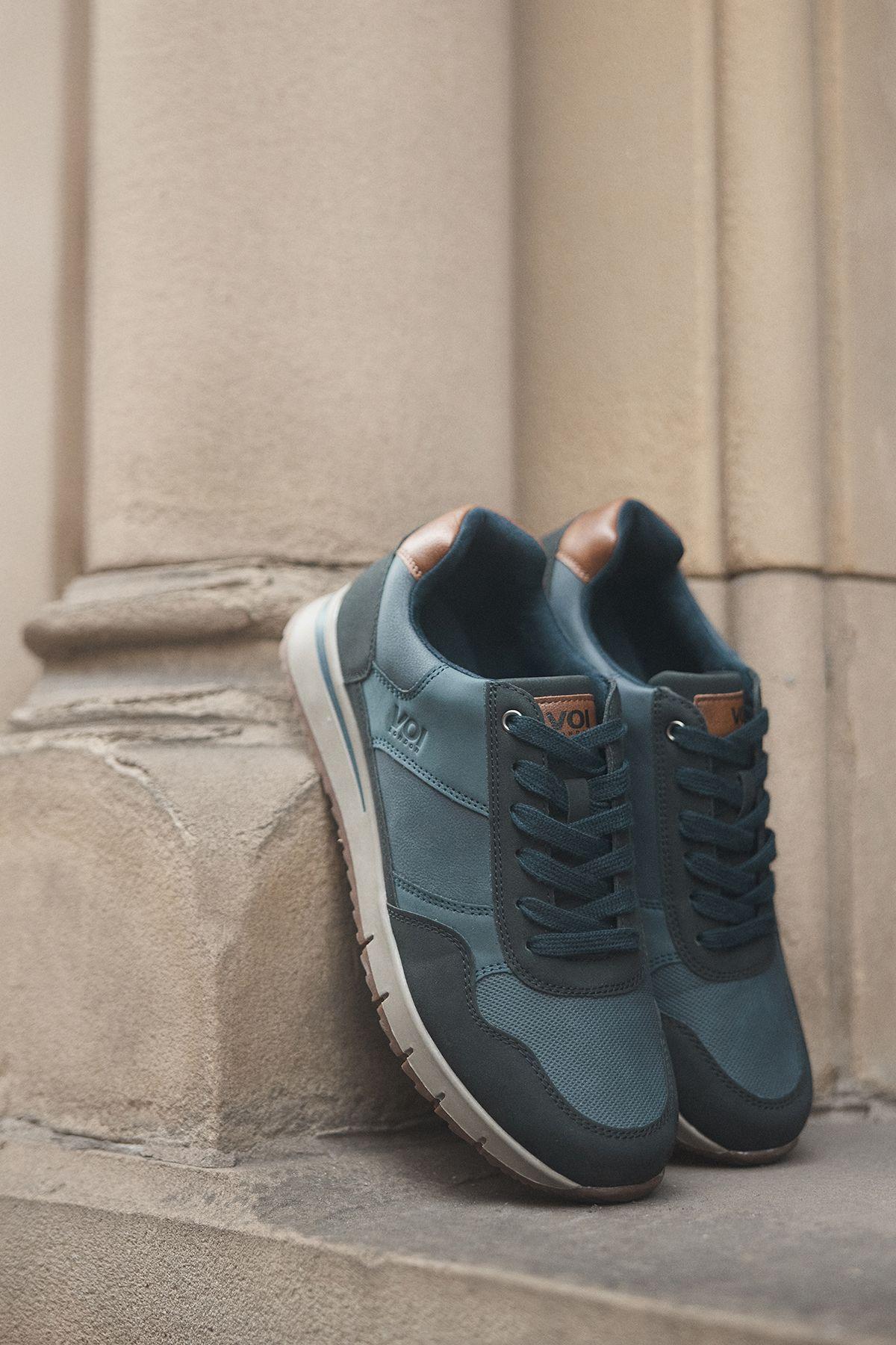 Navy VOI Running Trainers by BURTON