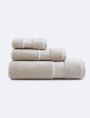 Iconic Solid Towel Set | Calvin Klein by CALVIN KLEIN
