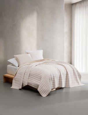 Signature Quilt Set by CALVIN KLEIN