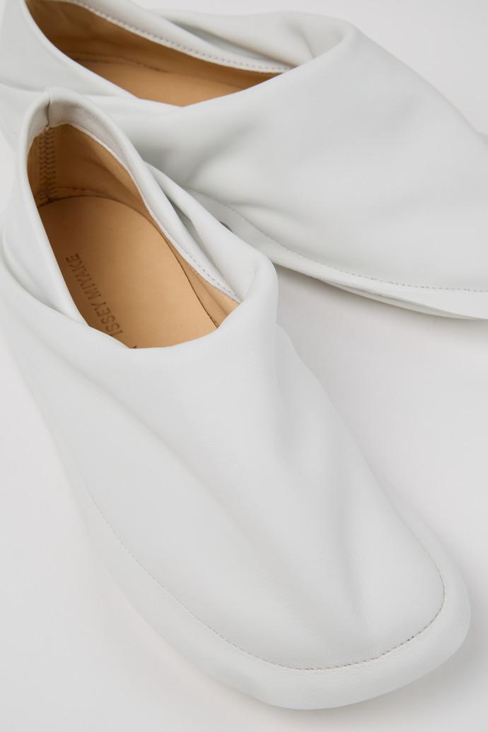 Camper x ISSEY MIYAKE - Peu Form White Leather Shoes for Women. by CAMPER
