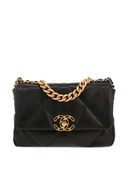 19 quilted leather shoulder bag by CHANEL 