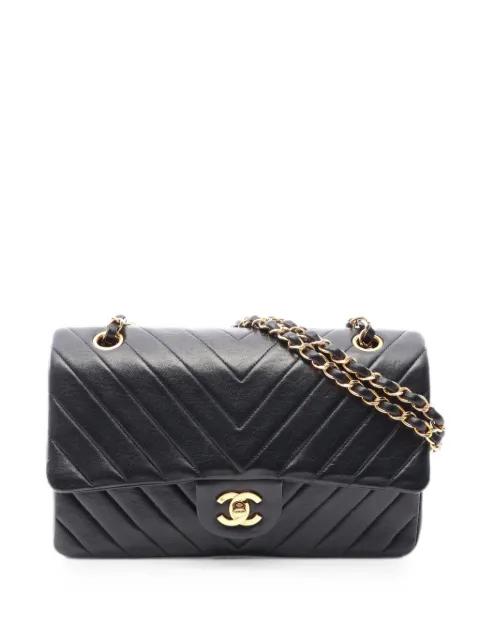 1991-1994 Chevron V-stitch flap shoulder bag by CHANEL 