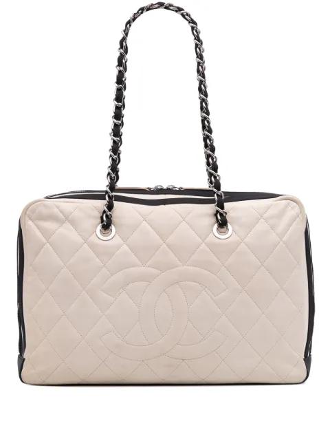 2009-2010 CC Quilted Lambskin Zip shoulder bag by CHANEL 2009-2010 CC Quilted Lambskin Zip shoulder bag by CHANEL
