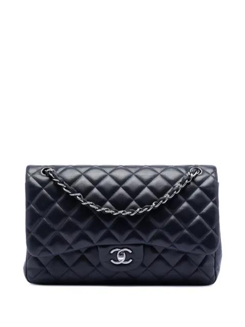 2016-2017 Jumbo Classic Lambskin Double Flap shoulder bag by CHANEL 