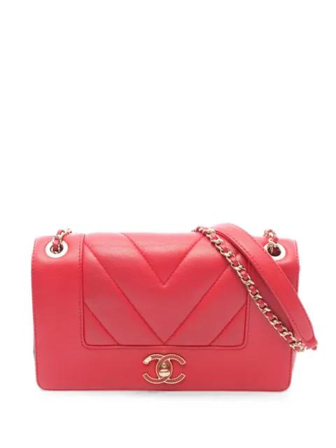 2017-2018 Chevron V-stitch shoulder bag by CHANEL 