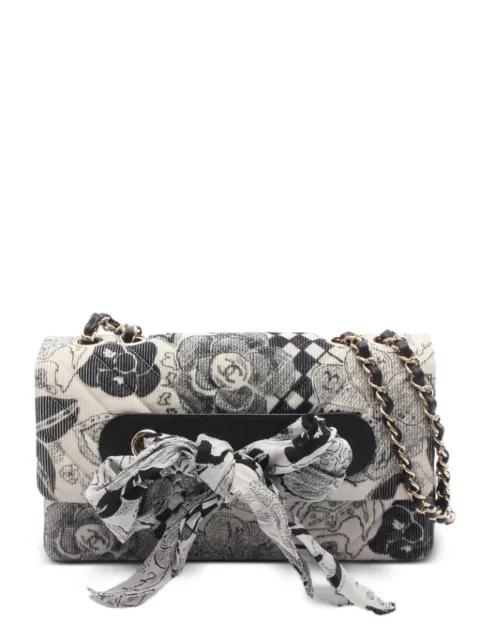 2018-2019 corduroy chain-strap shoulder bag by CHANEL 