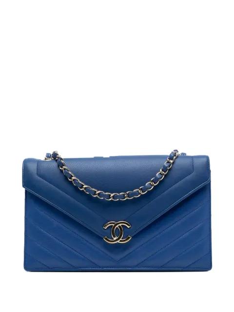 2019 Medium CC Chevron Calfskin Envelope Flap crossbody bag by CHANEL 
