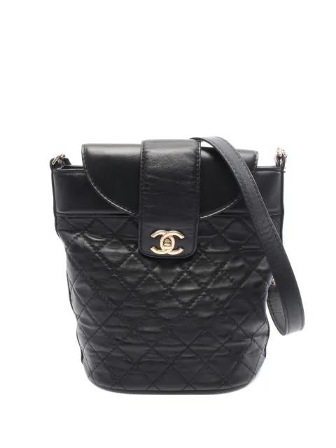2019 quilted-leather shoulder bag by CHANEL 