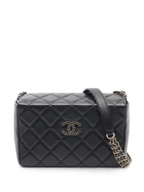 2021 quilted leather shoulder bag by CHANEL 