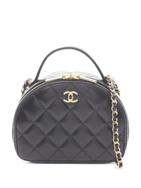 2021s chain-strap shoulder bag by CHANEL 