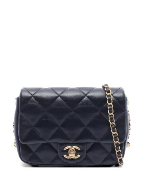 2021s small Classic Flap shoulder bag by CHANEL 