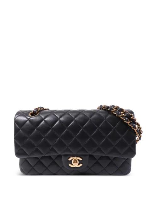 25 Classic chain shoulder bag by CHANEL 