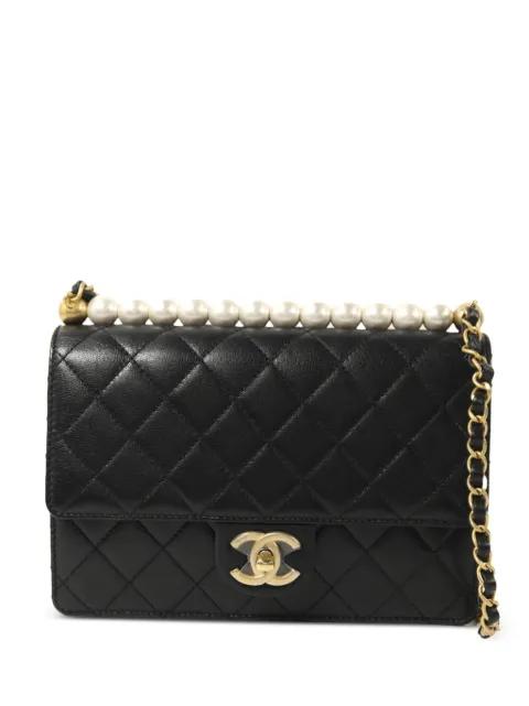CC quilted shoulder bag by CHANEL 
