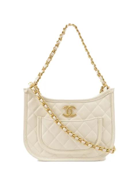 CC quilted shoulder bag by CHANEL 