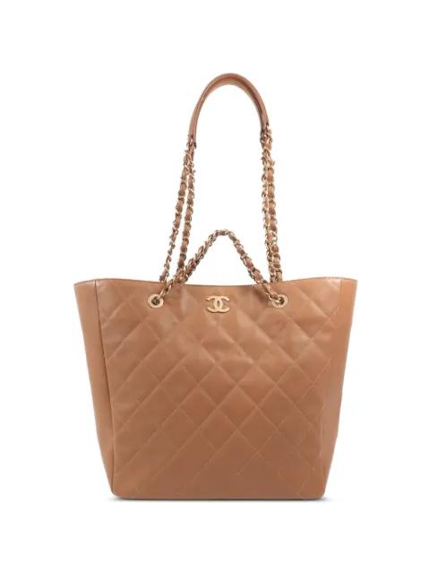 CC quilted tote bag by CHANEL 