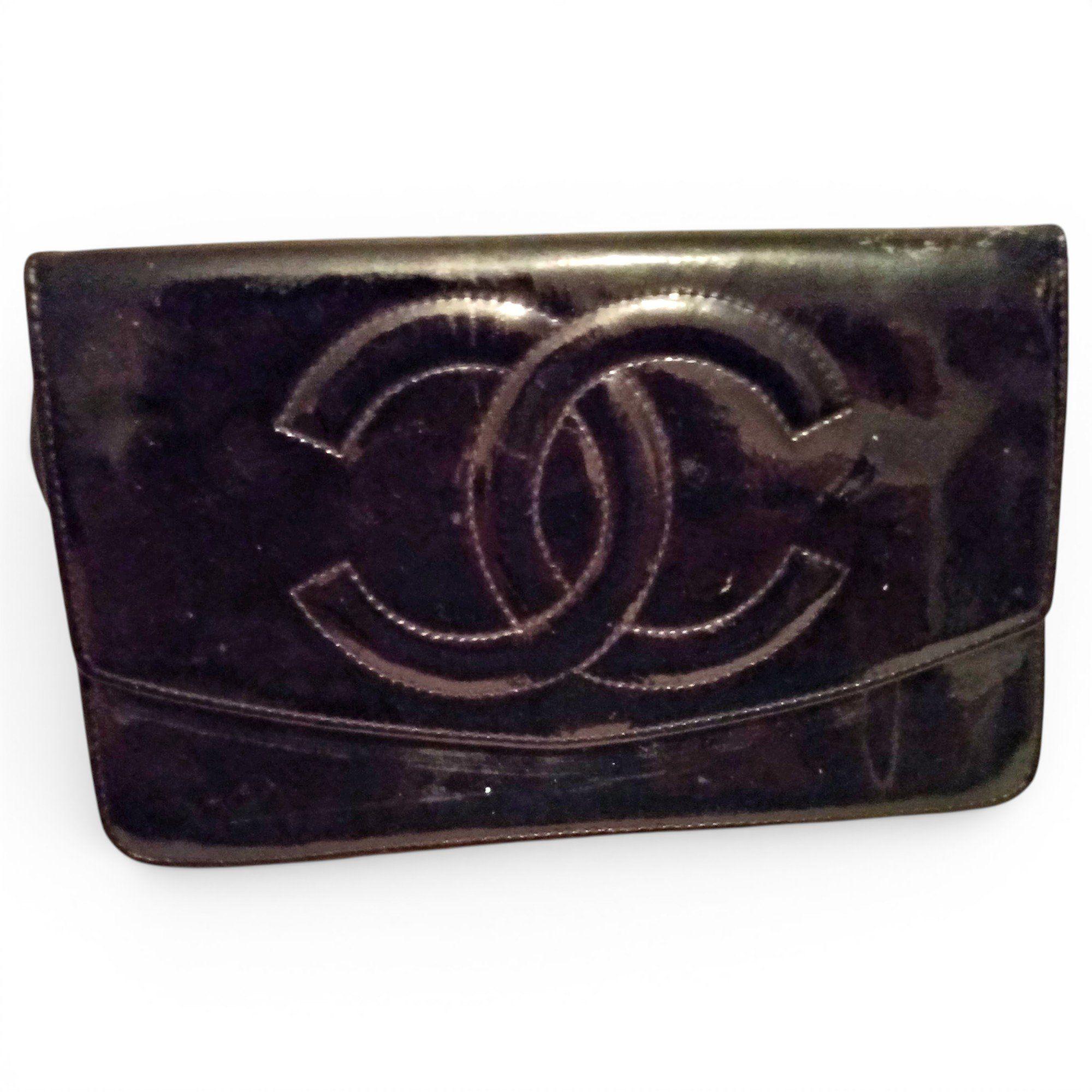 Chanel 19 patent leather wallet by CHANEL
