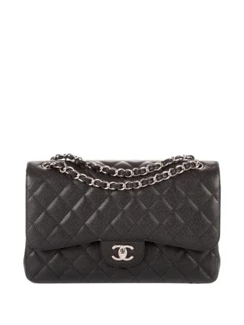 Classic Flap shoulder bag by CHANEL 
