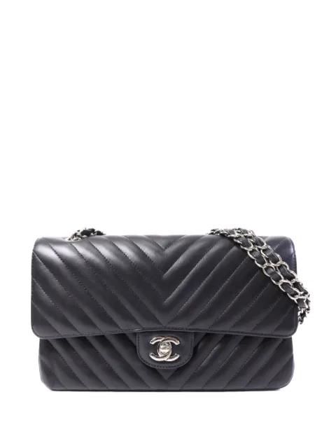 Classic Flap shoulder bag by CHANEL 