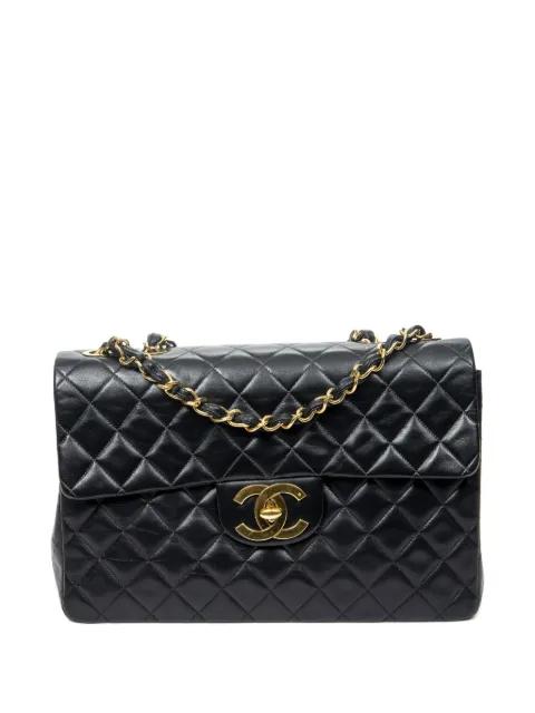 Maxi Jumbo Classic Flap shoulder bag by CHANEL 