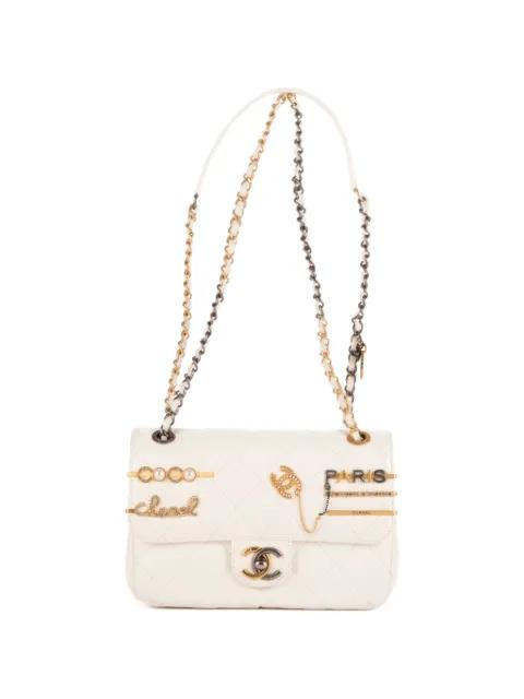 Single Flap shoulder bag by CHANEL 