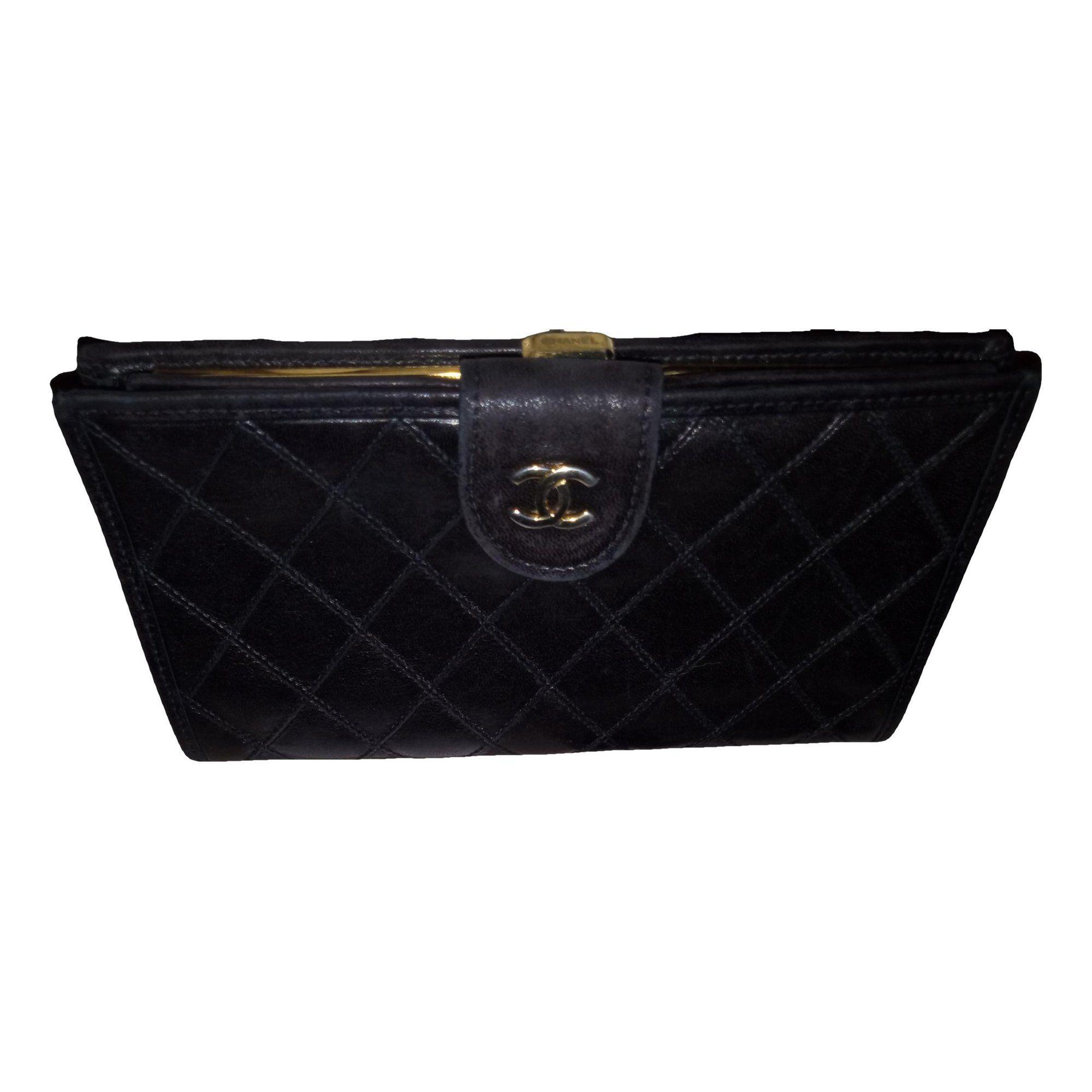 Timeless/Classique leather wallet by CHANEL