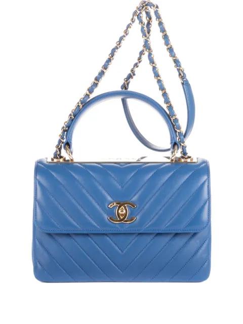 Trendy chevron-quilted shoulder bag by CHANEL 