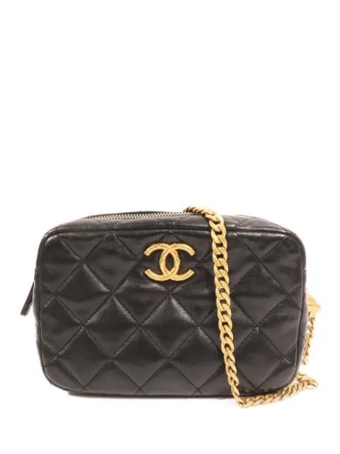 chain quilted shoulder bag by CHANEL 