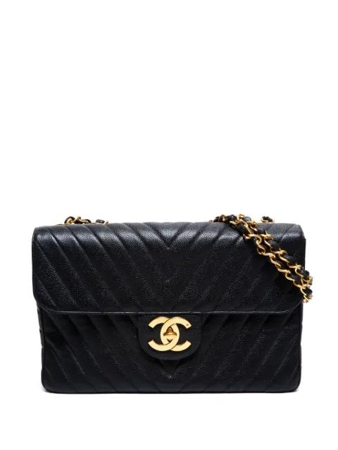 chevron flap chain shoulderbag by CHANEL 