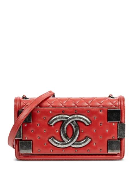 diamond-quilted shoulder bag by CHANEL 