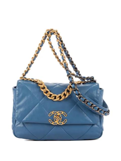 diamond-quilting cahin-strap shoulder bag by CHANEL 