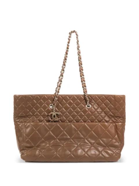 large chain-strap tote bag by CHANEL 