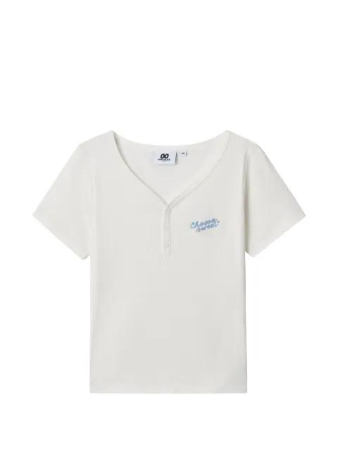V-neck buttoned T-shirt by :CHOCOOLATE