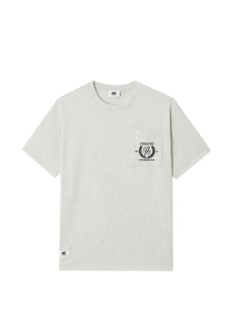 patch-pocket embroidered T-shirt by :CHOCOOLATE