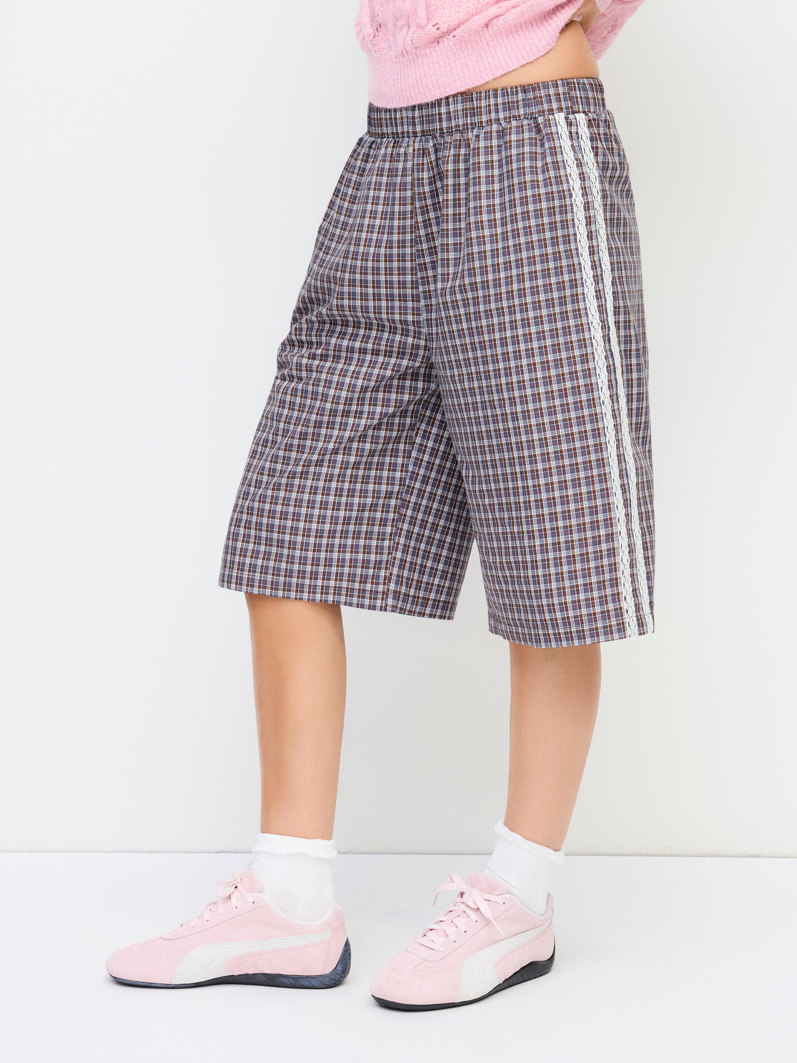 100% Cotton Plaid Mid Rise Elastic Waist Lace Side Stripe Capri Trousers by CIDER