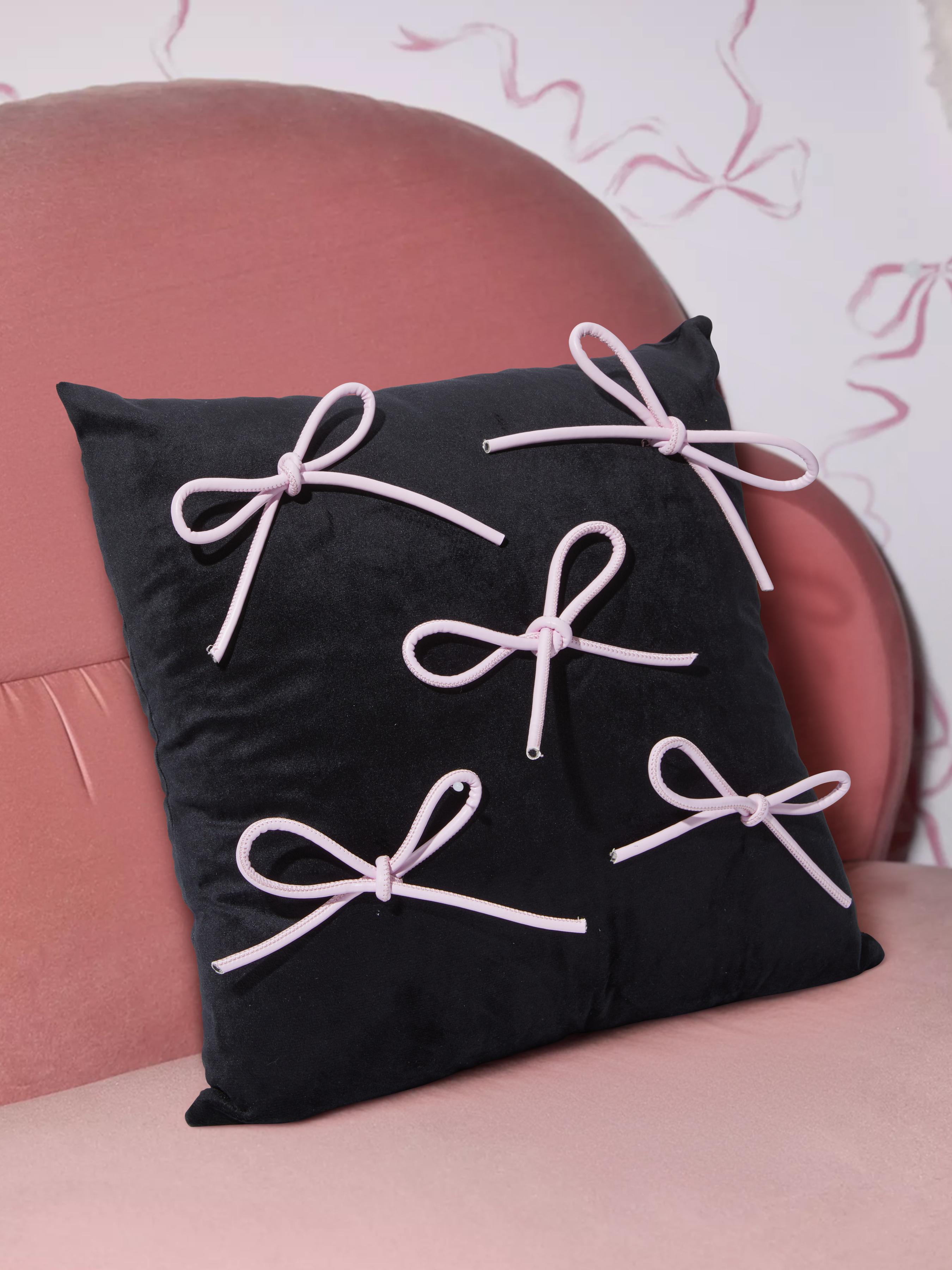 BOWKNOT FAUX LEATHER PILLOWCASE by CIDER