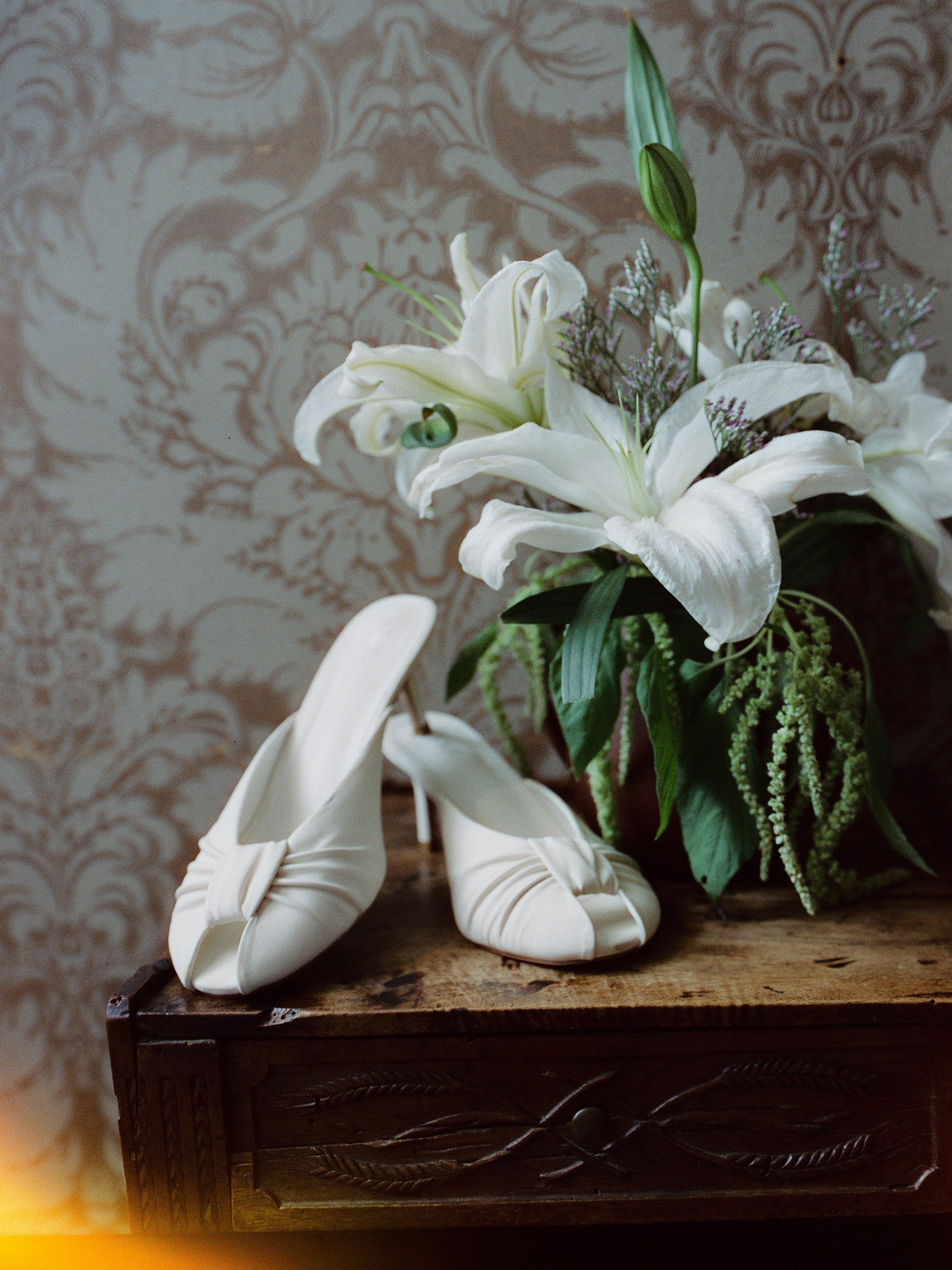 BOWKNOT OPEN-TOE MULE HEELS by CIDER