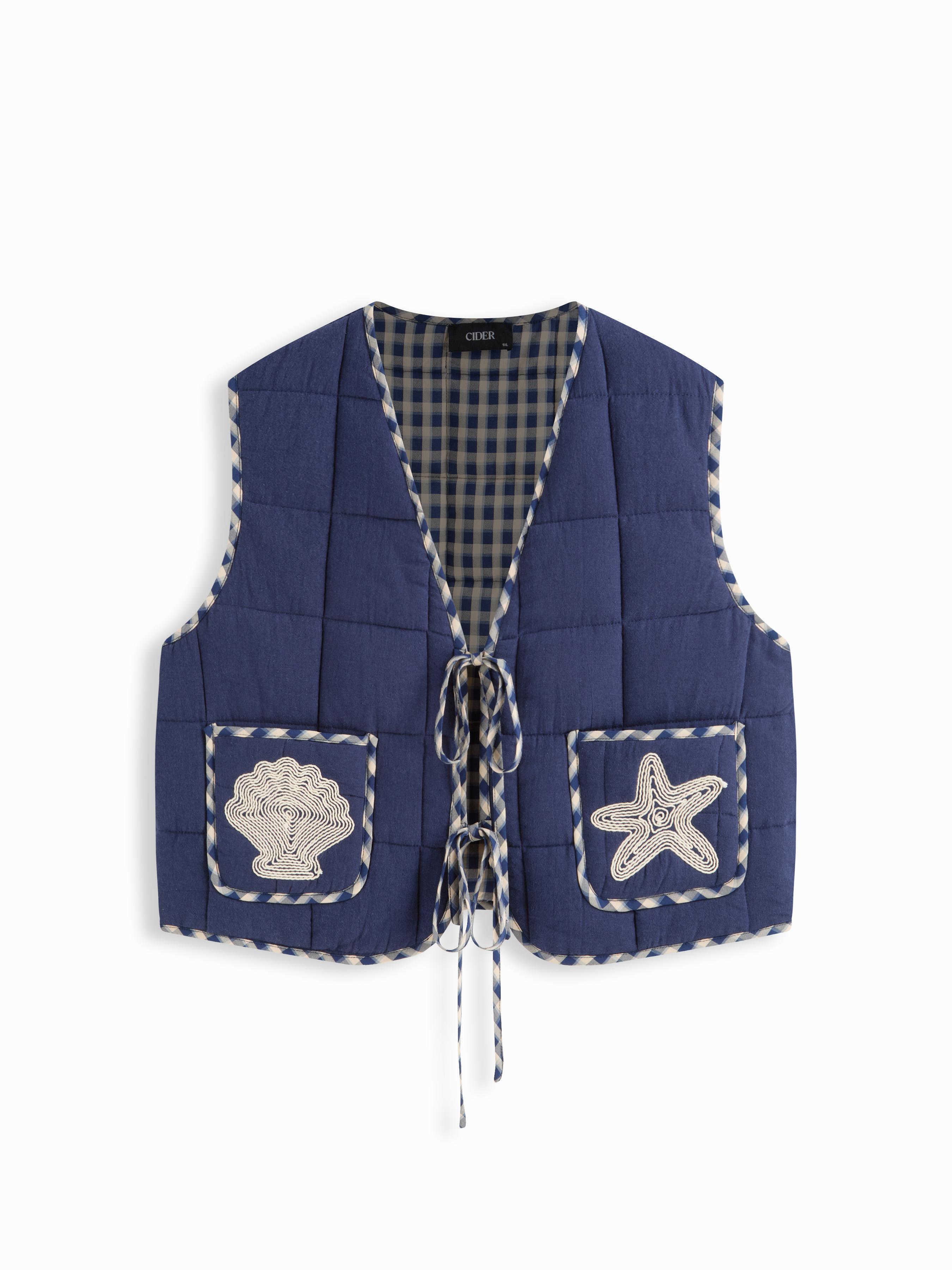 Baumwoll-Gingham-Pufferweste mit Krawattenfront und Stern- & Muschelstickerei Kurve & Plus by CIDER