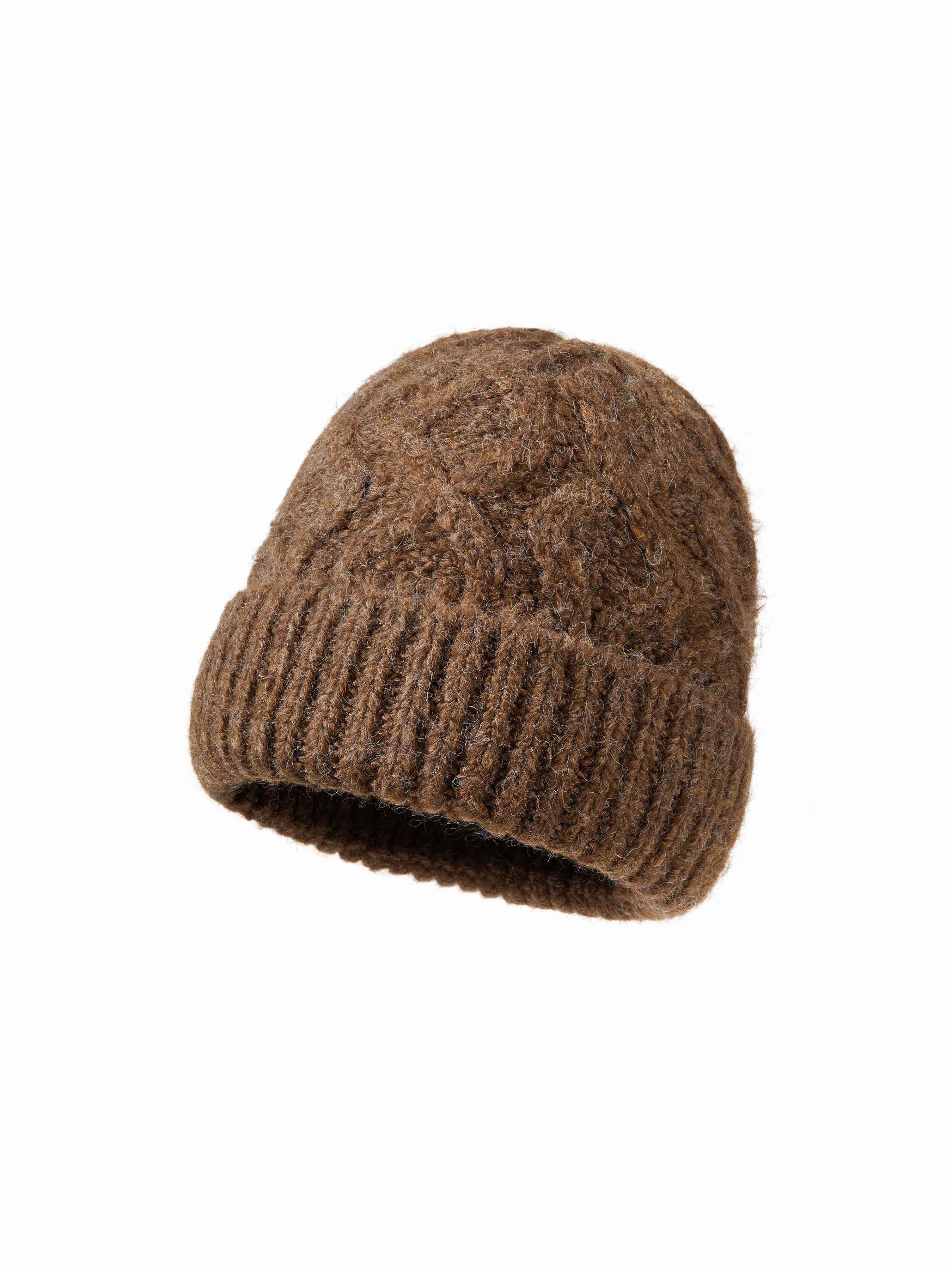 CABLE KNITTED BEANIE HAT by CIDER